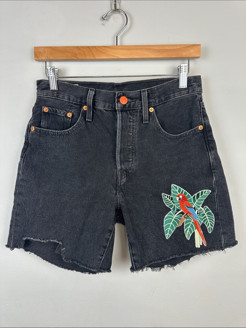 Levi's Women's Premium 501 Mid
Thigh Short Sz 25